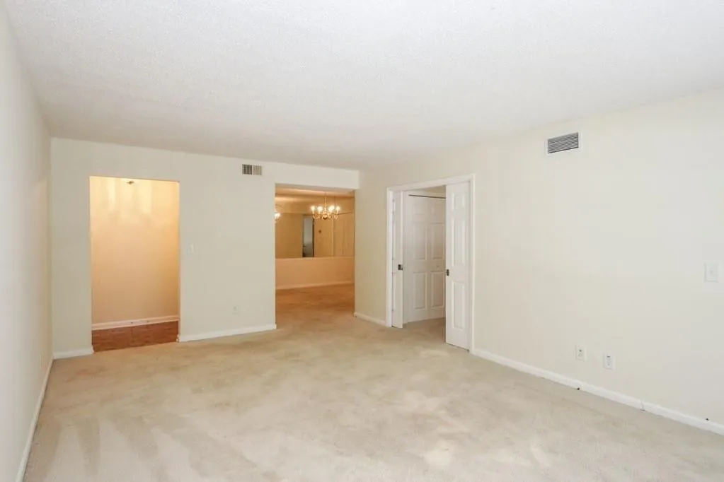 6851 Roswell Road Unit H-18, Sandy Springs, Georgia 30328, 3 Bedrooms Bedrooms, ,2 BathroomsBathrooms,Residential,Sold,6851 Roswell Road Unit H-18,6605312