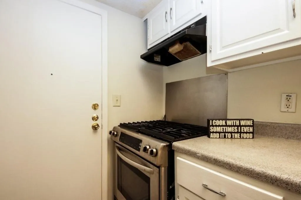 6851 Roswell Road Unit H-18, Sandy Springs, Georgia 30328, 3 Bedrooms Bedrooms, ,2 BathroomsBathrooms,Residential,Sold,6851 Roswell Road Unit H-18,6605312