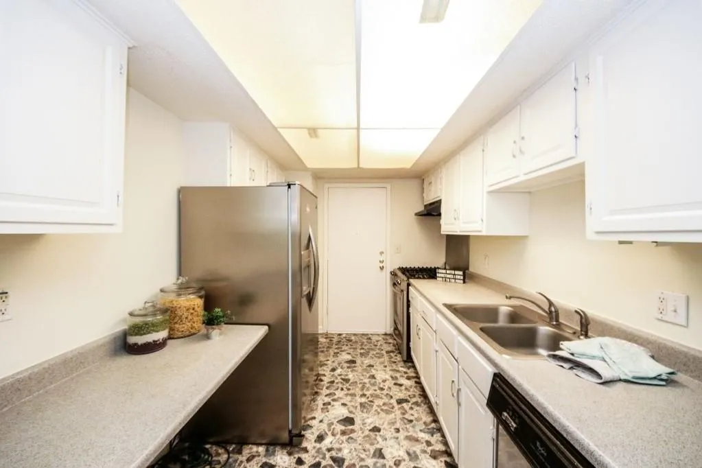 6851 Roswell Road Unit H-18, Sandy Springs, Georgia 30328, 3 Bedrooms Bedrooms, ,2 BathroomsBathrooms,Residential,Sold,6851 Roswell Road Unit H-18,6605312