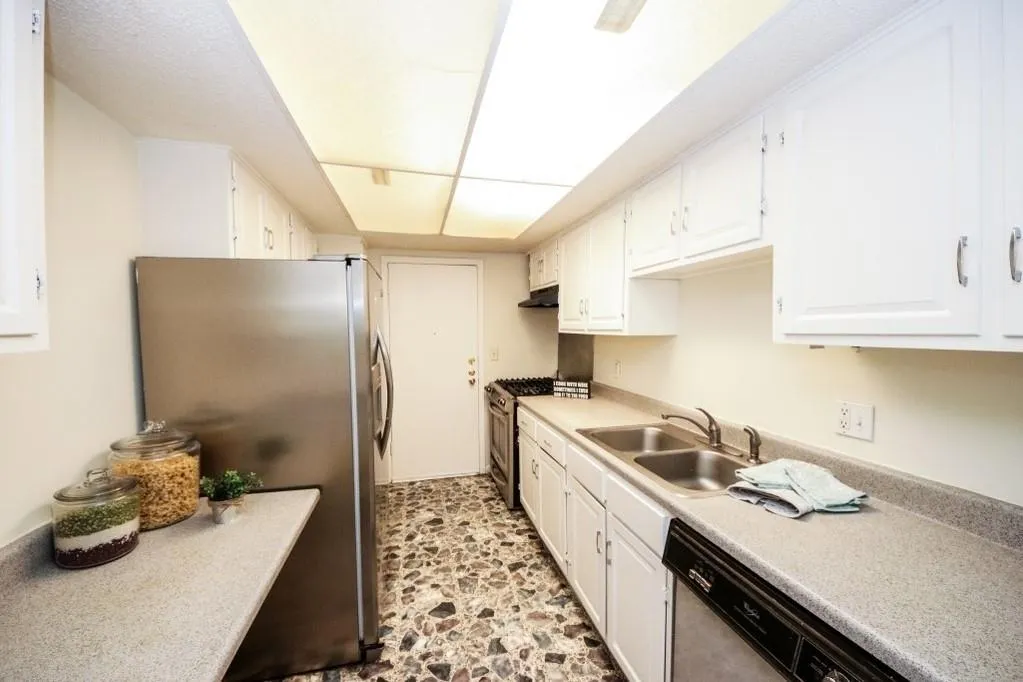 6851 Roswell Road Unit H-18, Sandy Springs, Georgia 30328, 3 Bedrooms Bedrooms, ,2 BathroomsBathrooms,Residential,Sold,6851 Roswell Road Unit H-18,6605312