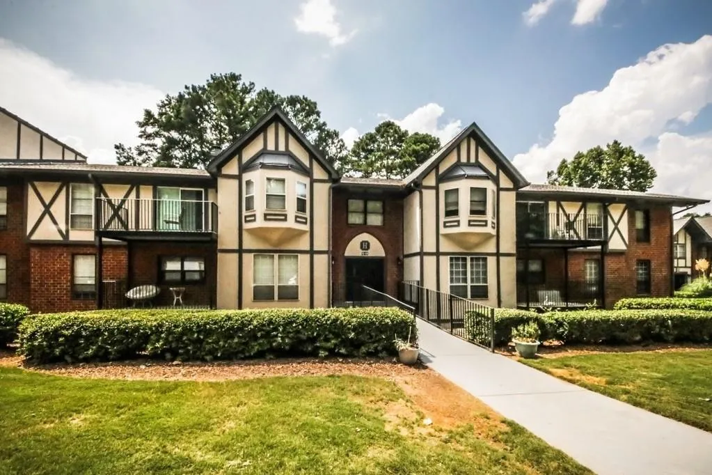6851 Roswell Road Unit H-18, Sandy Springs, Georgia 30328, 3 Bedrooms Bedrooms, ,2 BathroomsBathrooms,Residential,Sold,6851 Roswell Road Unit H-18,6605312