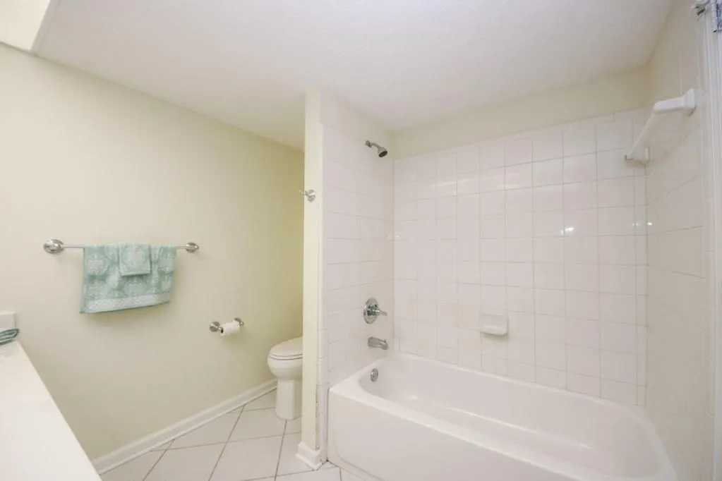 6851 Roswell Road Unit H-18, Sandy Springs, Georgia 30328, 3 Bedrooms Bedrooms, ,2 BathroomsBathrooms,Residential,Sold,6851 Roswell Road Unit H-18,6605312
