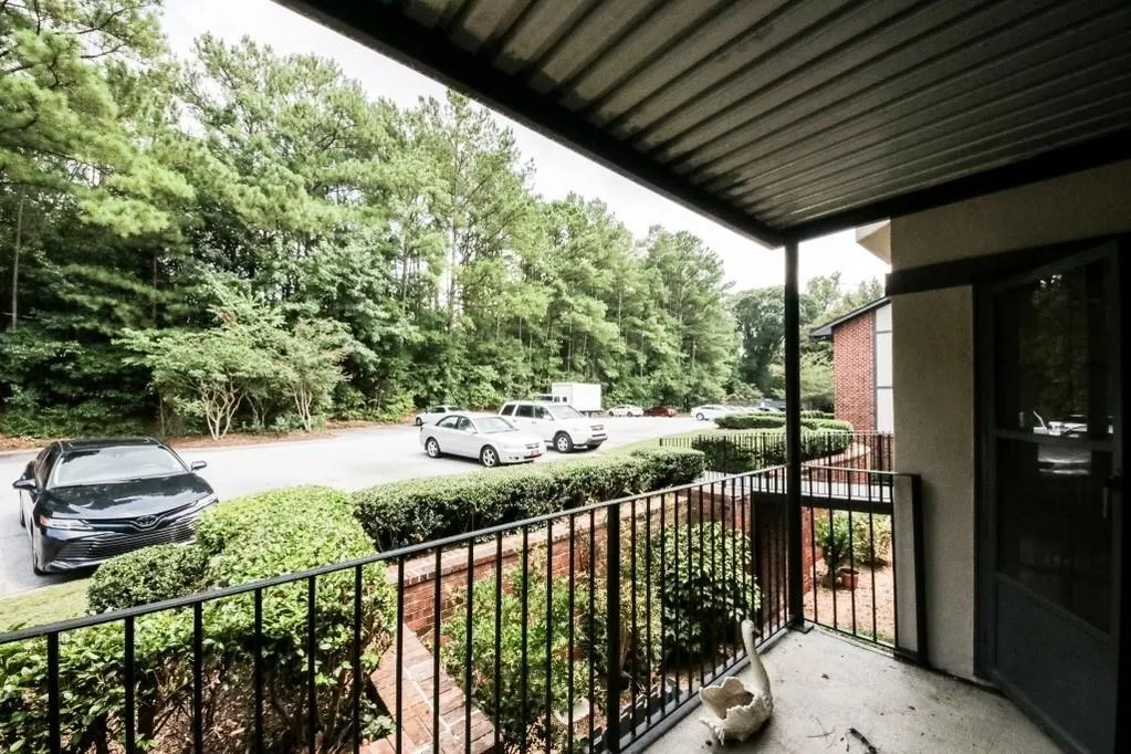 6851 Roswell Road Unit H-18, Sandy Springs, Georgia 30328, 3 Bedrooms Bedrooms, ,2 BathroomsBathrooms,Residential,Sold,6851 Roswell Road Unit H-18,6605312