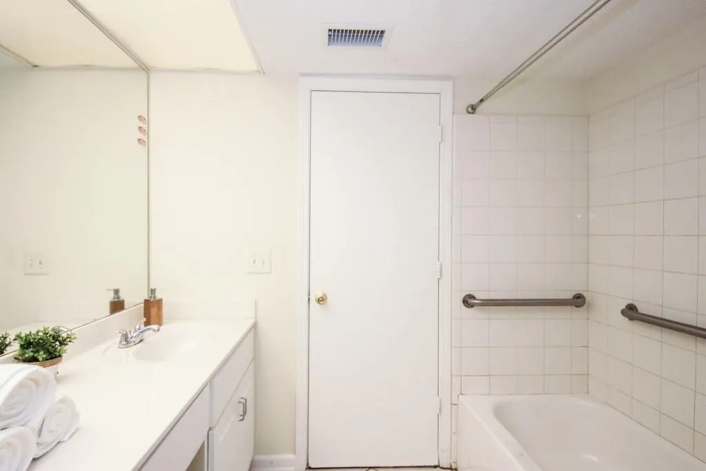 6851 Roswell Road Unit H-18, Sandy Springs, Georgia 30328, 3 Bedrooms Bedrooms, ,2 BathroomsBathrooms,Residential,Sold,6851 Roswell Road Unit H-18,6605312