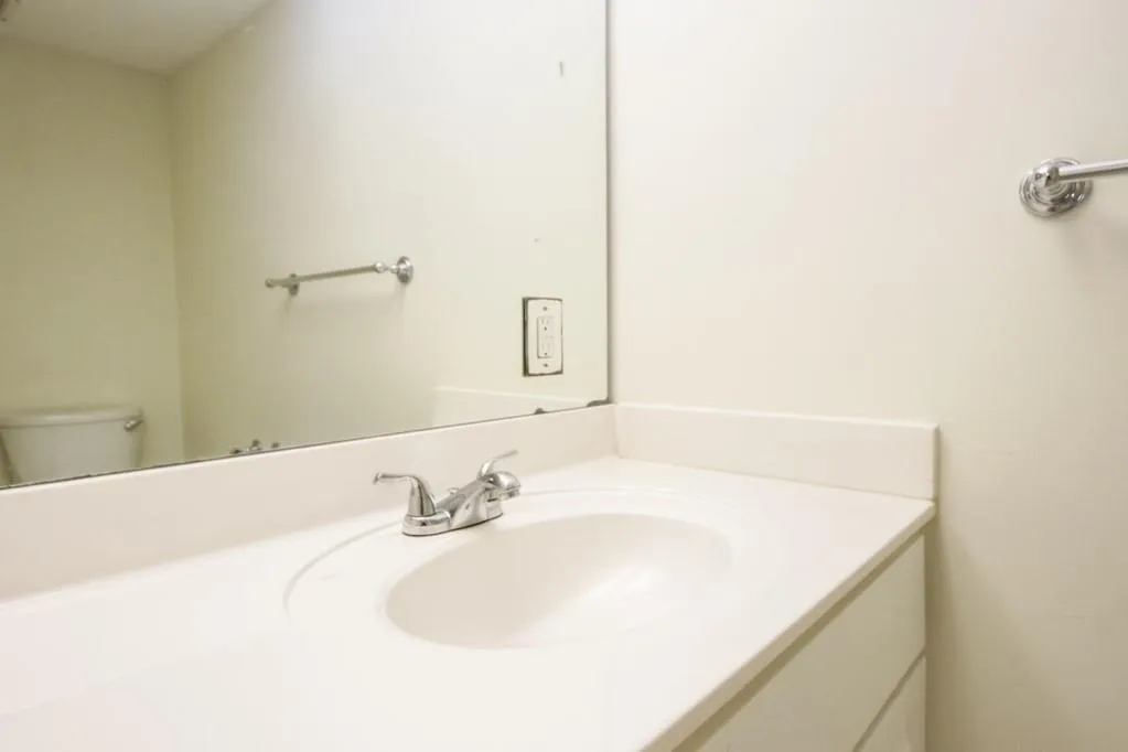 6851 Roswell Road Unit H-18, Sandy Springs, Georgia 30328, 3 Bedrooms Bedrooms, ,2 BathroomsBathrooms,Residential,Sold,6851 Roswell Road Unit H-18,6605312