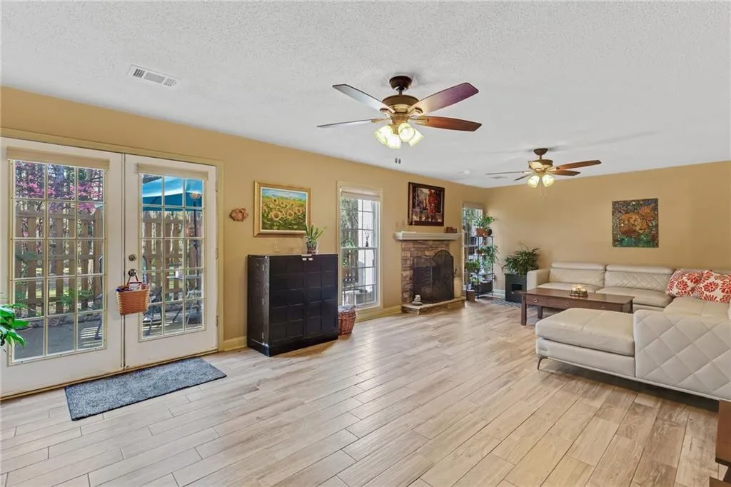 402 Brandywine Circle, Atlanta, Georgia 30350, 4 Bedrooms Bedrooms, ,3 BathroomsBathrooms,Residential,Sold,402 Brandywine Circle,7359250