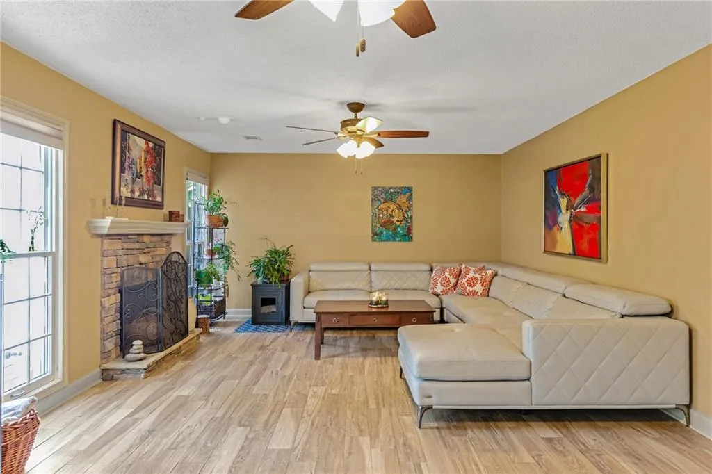 402 Brandywine Circle, Atlanta, Georgia 30350, 4 Bedrooms Bedrooms, ,3 BathroomsBathrooms,Residential,Sold,402 Brandywine Circle,7359250