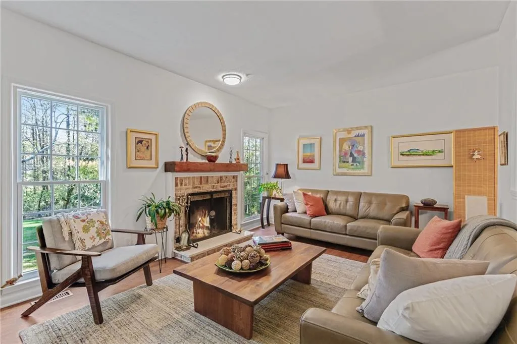 402 Brandywine Circle, Atlanta, Georgia 30350, 4 Bedrooms Bedrooms, ,3 BathroomsBathrooms,Residential,Sold,402 Brandywine Circle,7359250
