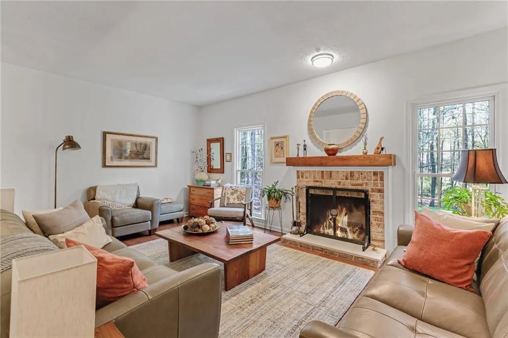402 Brandywine Circle, Atlanta, Georgia 30350, 4 Bedrooms Bedrooms, ,3 BathroomsBathrooms,Residential,Sold,402 Brandywine Circle,7359250