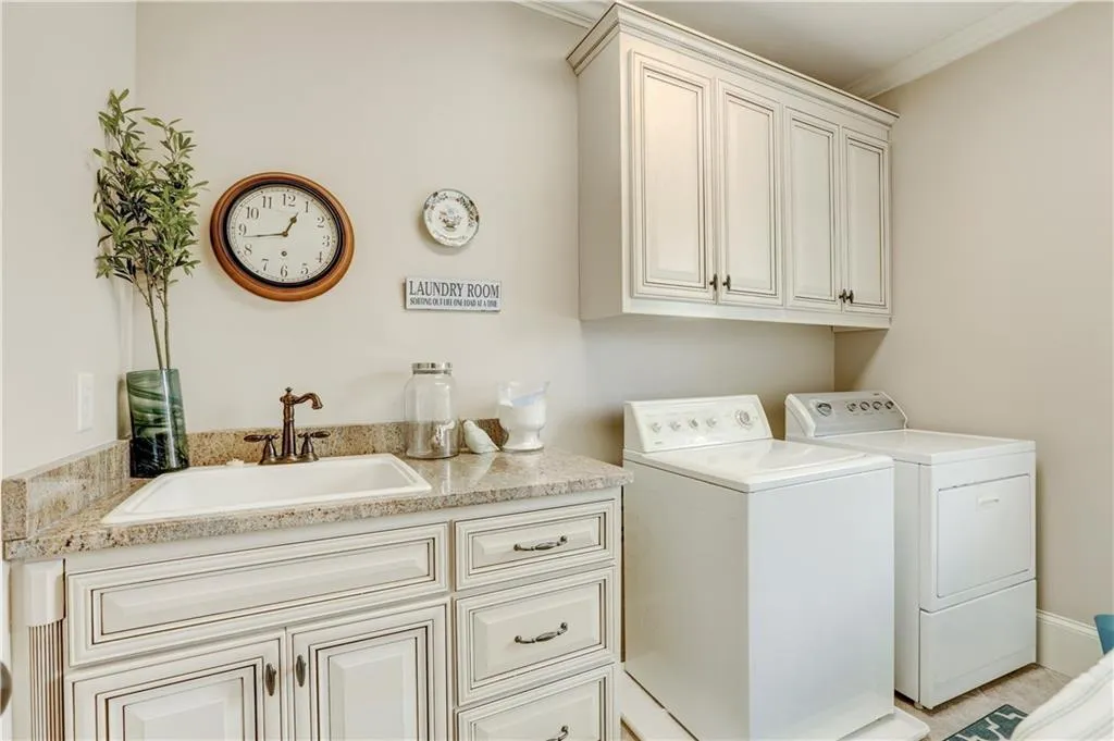 22 High Top Circle, Atlanta, Georgia 30328, 5 Bedrooms Bedrooms, ,4 BathroomsBathrooms,Residential,Sold,22 High Top Circle,5968567