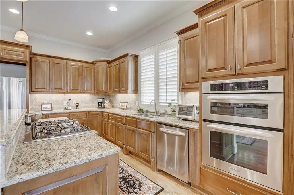 22 High Top Circle, Atlanta, Georgia 30328, 5 Bedrooms Bedrooms, ,4 BathroomsBathrooms,Residential,Sold,22 High Top Circle,5968567