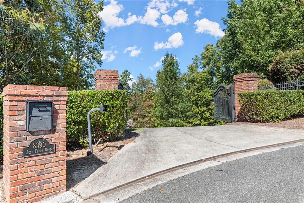 8390 Jett Ferry Road, Sandy Springs, Georgia 30350, 6 Bedrooms Bedrooms, ,6 BathroomsBathrooms,Residential,Sold,8390 Jett Ferry Road,7286534