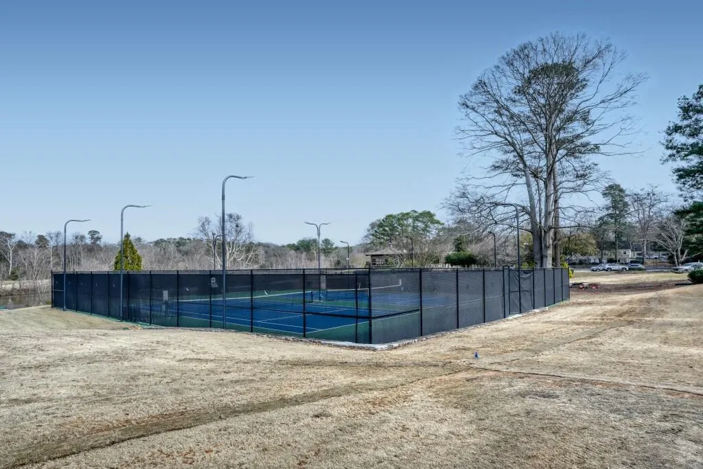 Tennis courts and pickle ball courts