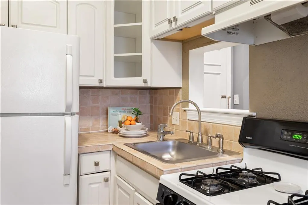 1100 Piedmont Avenue Ne Unit 5, Atlanta, Georgia 30309, 1 Bedroom Bedrooms, ,2 BathroomsBathrooms,Residential,For Sale,1100 Piedmont Avenue Ne Unit 5,7637121