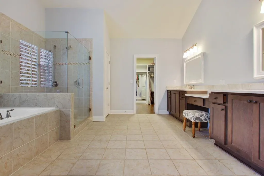 6440 Bridgewood Valley Road, Sandy Springs, Georgia 30328, 5 Bedrooms Bedrooms, ,4 BathroomsBathrooms,Residential,Sold,6440 Bridgewood Valley Road,5674167