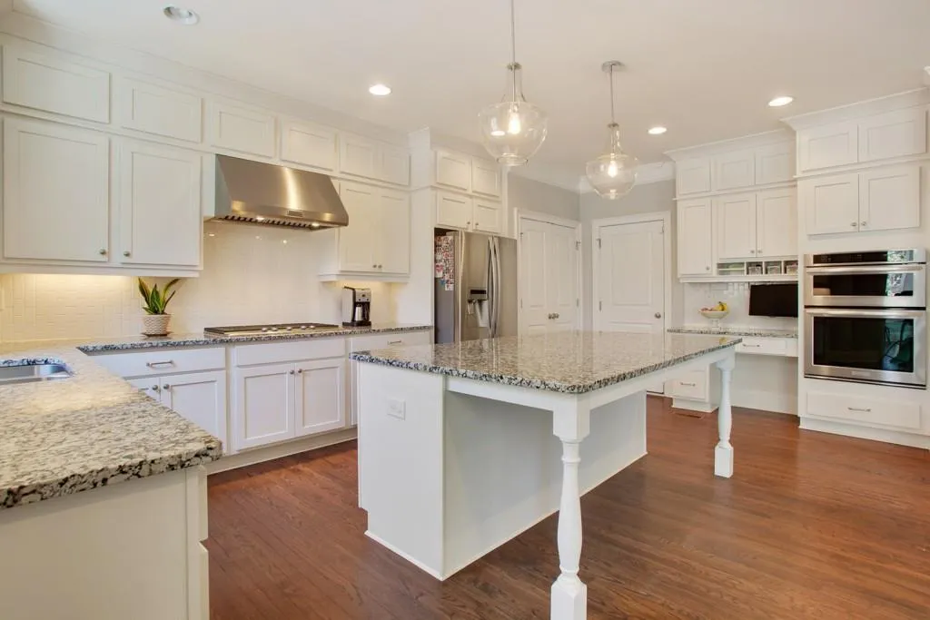 6440 Bridgewood Valley Road, Sandy Springs, Georgia 30328, 5 Bedrooms Bedrooms, ,4 BathroomsBathrooms,Residential,Sold,6440 Bridgewood Valley Road,5674167