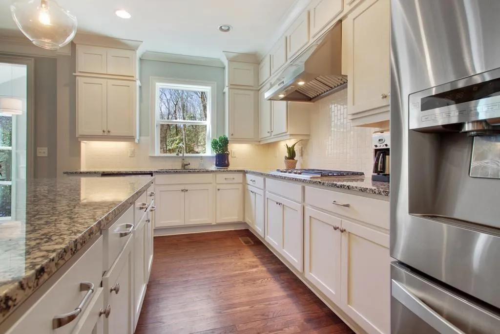 6440 Bridgewood Valley Road, Sandy Springs, Georgia 30328, 5 Bedrooms Bedrooms, ,4 BathroomsBathrooms,Residential,Sold,6440 Bridgewood Valley Road,5674167
