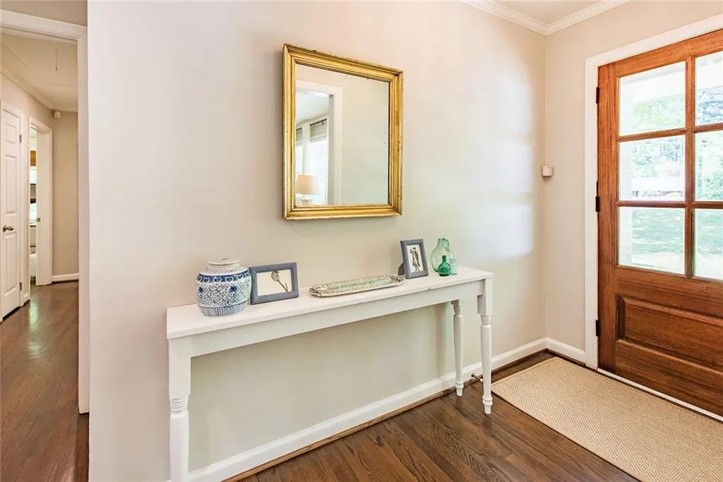 565 Windsor Parkway, Atlanta, Georgia 30342, 3 Bedrooms Bedrooms, ,2 BathroomsBathrooms,Residential,Sold,565 Windsor Parkway,7036609