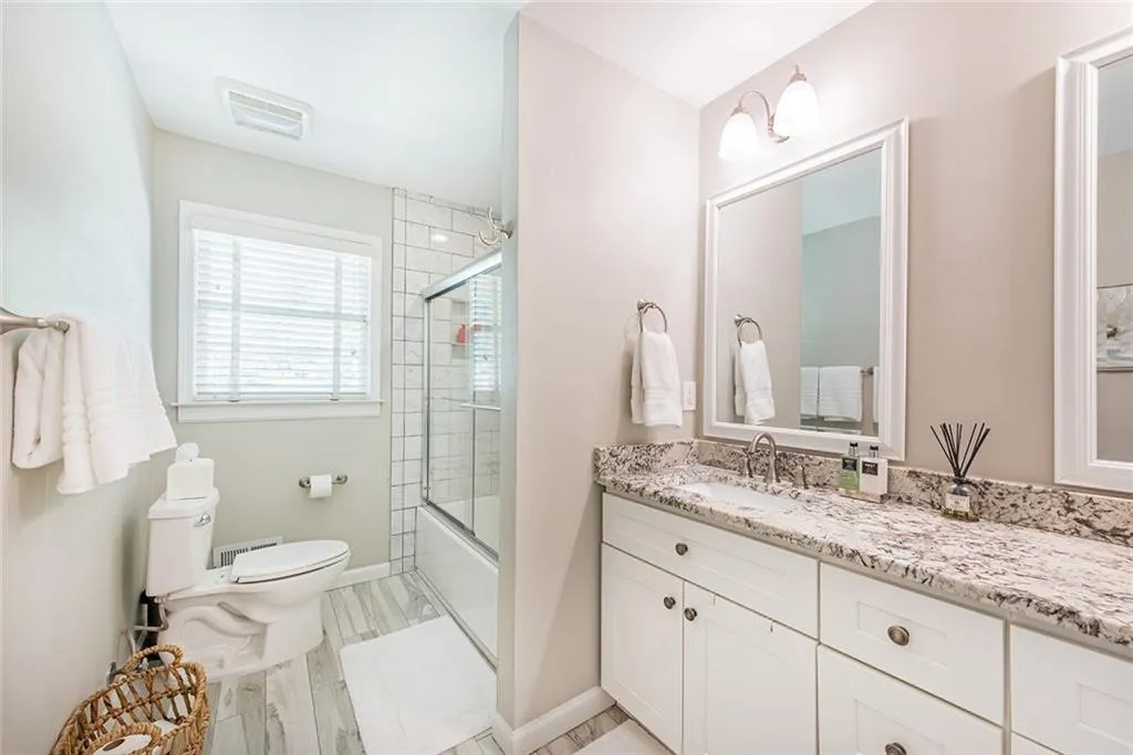 565 Windsor Parkway, Atlanta, Georgia 30342, 3 Bedrooms Bedrooms, ,2 BathroomsBathrooms,Residential,Sold,565 Windsor Parkway,7036609