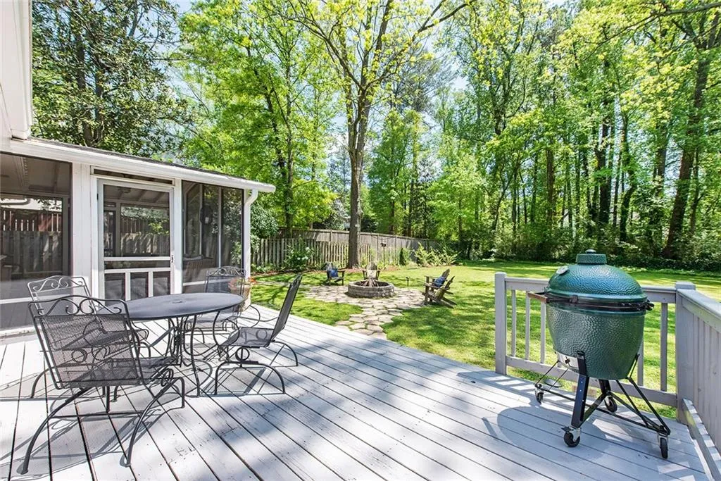565 Windsor Parkway, Atlanta, Georgia 30342, 3 Bedrooms Bedrooms, ,2 BathroomsBathrooms,Residential,Sold,565 Windsor Parkway,7036609