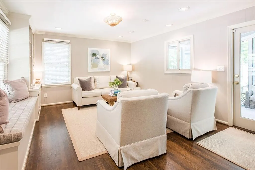 565 Windsor Parkway, Atlanta, Georgia 30342, 3 Bedrooms Bedrooms, ,2 BathroomsBathrooms,Residential,Sold,565 Windsor Parkway,7036609