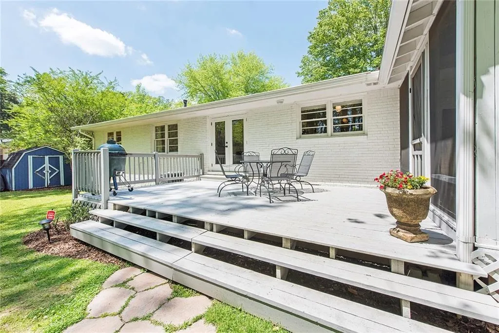 565 Windsor Parkway, Atlanta, Georgia 30342, 3 Bedrooms Bedrooms, ,2 BathroomsBathrooms,Residential,Sold,565 Windsor Parkway,7036609