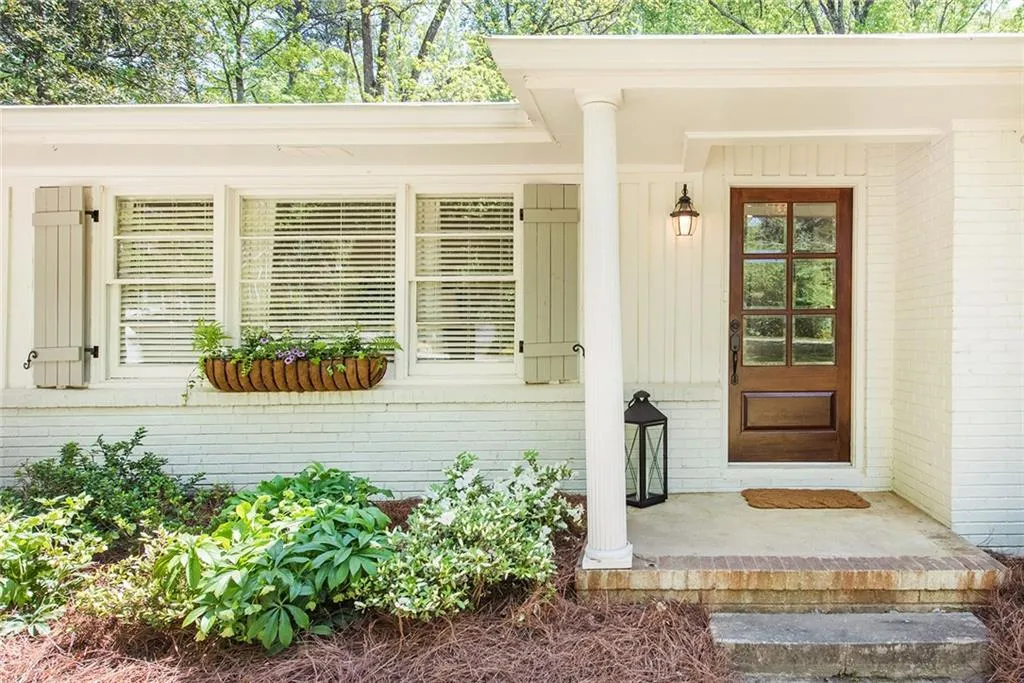 565 Windsor Parkway, Atlanta, Georgia 30342, 3 Bedrooms Bedrooms, ,2 BathroomsBathrooms,Residential,Sold,565 Windsor Parkway,7036609