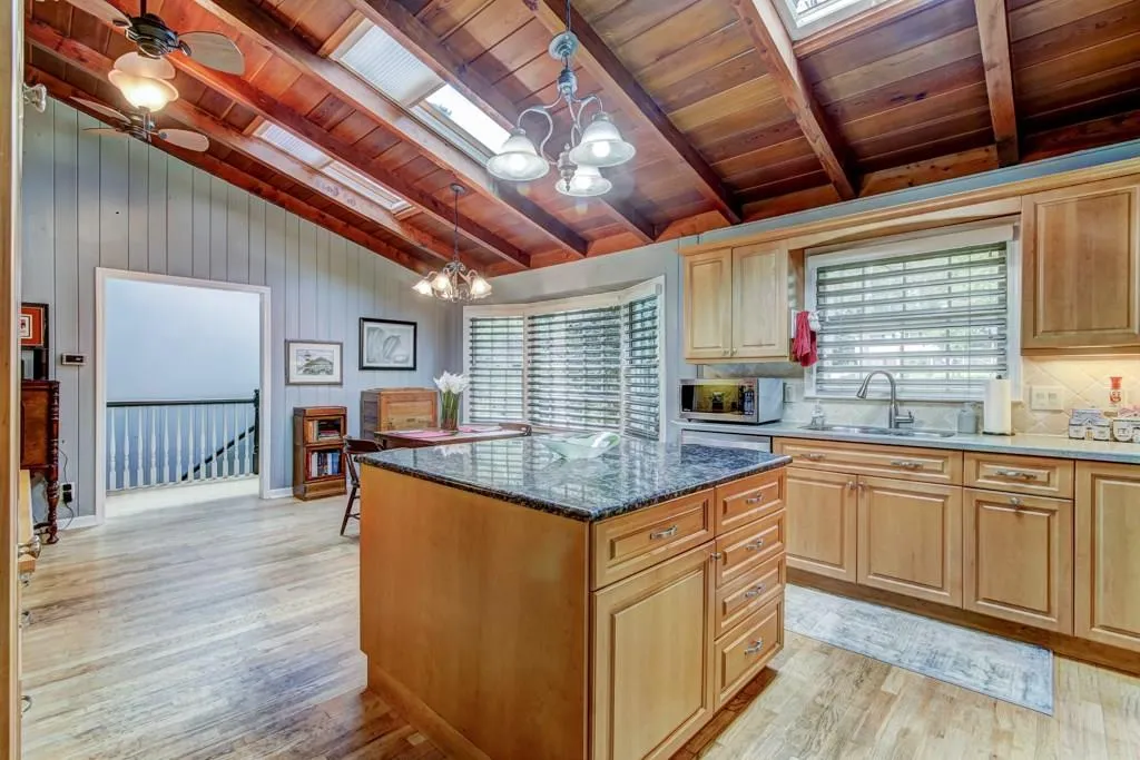6275 Hunting Creek Road, Sandy Springs, Georgia 30328, 4 Bedrooms Bedrooms, ,3 BathroomsBathrooms,Residential,Sold,6275 Hunting Creek Road,6071610