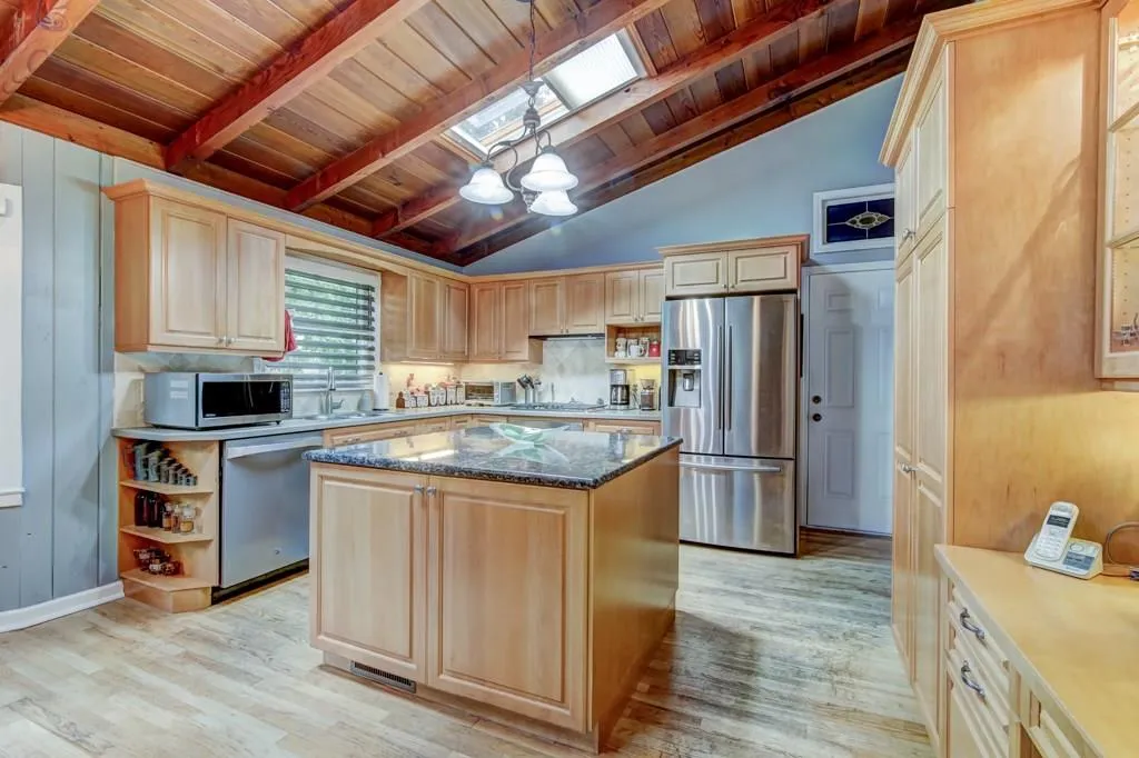 6275 Hunting Creek Road, Sandy Springs, Georgia 30328, 4 Bedrooms Bedrooms, ,3 BathroomsBathrooms,Residential,Sold,6275 Hunting Creek Road,6071610