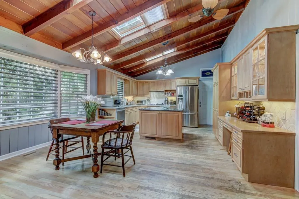 6275 Hunting Creek Road, Sandy Springs, Georgia 30328, 4 Bedrooms Bedrooms, ,3 BathroomsBathrooms,Residential,Sold,6275 Hunting Creek Road,6071610