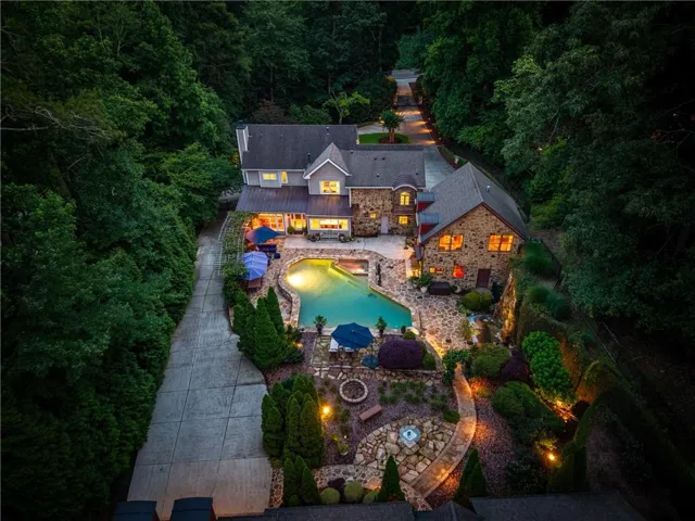 3 structures on site , Main, Guest and Pool House