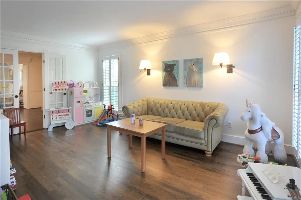 300 Rivoli Circle, Atlanta, Georgia 30342, 4 Bedrooms Bedrooms, ,3 BathroomsBathrooms,Residential,Sold,300 Rivoli Circle,6552493