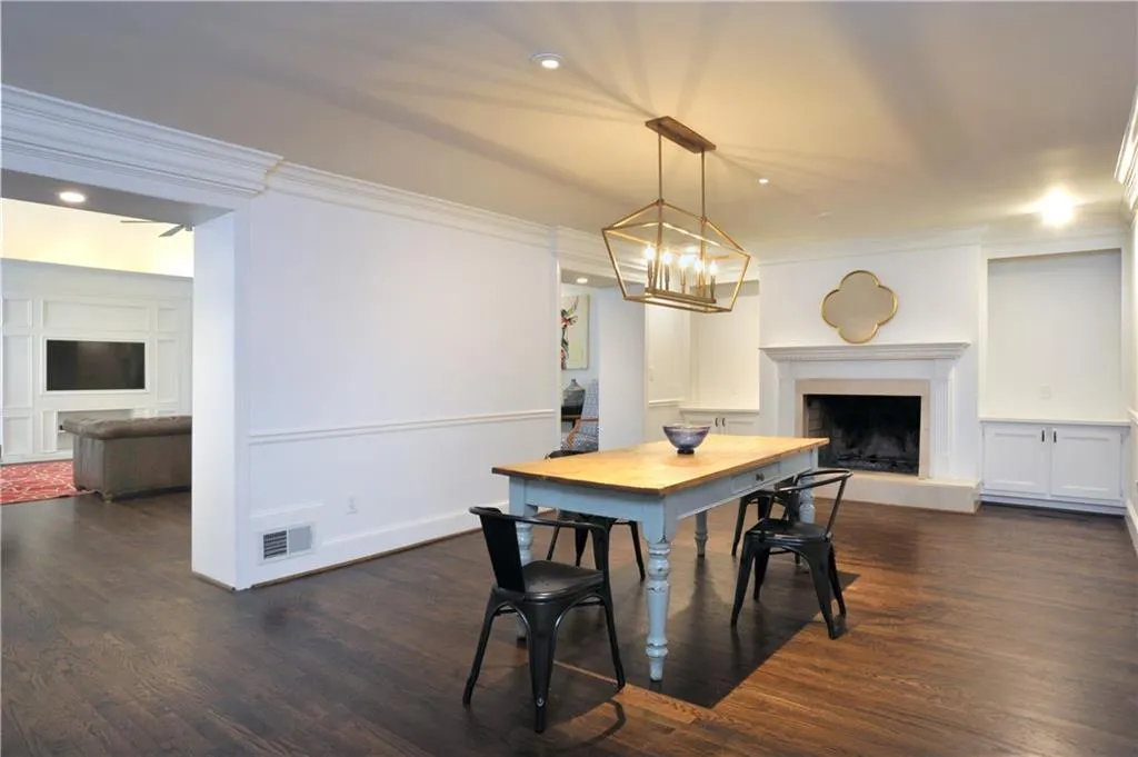 300 Rivoli Circle, Atlanta, Georgia 30342, 4 Bedrooms Bedrooms, ,3 BathroomsBathrooms,Residential,Sold,300 Rivoli Circle,6552493