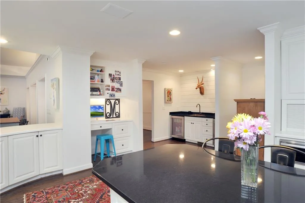 300 Rivoli Circle, Atlanta, Georgia 30342, 4 Bedrooms Bedrooms, ,3 BathroomsBathrooms,Residential,Sold,300 Rivoli Circle,6552493