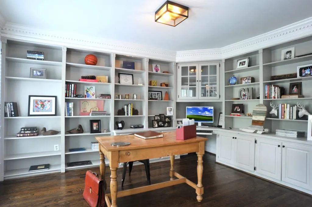 300 Rivoli Circle, Atlanta, Georgia 30342, 4 Bedrooms Bedrooms, ,3 BathroomsBathrooms,Residential,Sold,300 Rivoli Circle,6552493