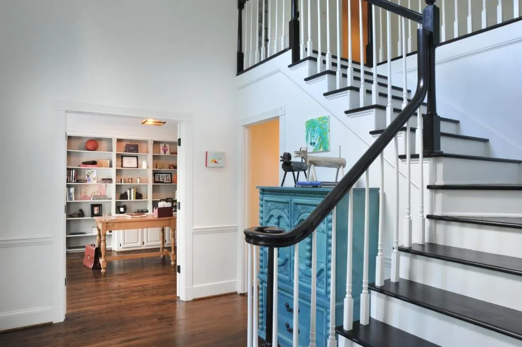 300 Rivoli Circle, Atlanta, Georgia 30342, 4 Bedrooms Bedrooms, ,3 BathroomsBathrooms,Residential,Sold,300 Rivoli Circle,6552493