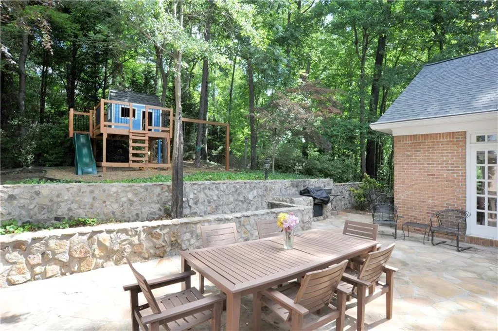 300 Rivoli Circle, Atlanta, Georgia 30342, 4 Bedrooms Bedrooms, ,3 BathroomsBathrooms,Residential,Sold,300 Rivoli Circle,6552493