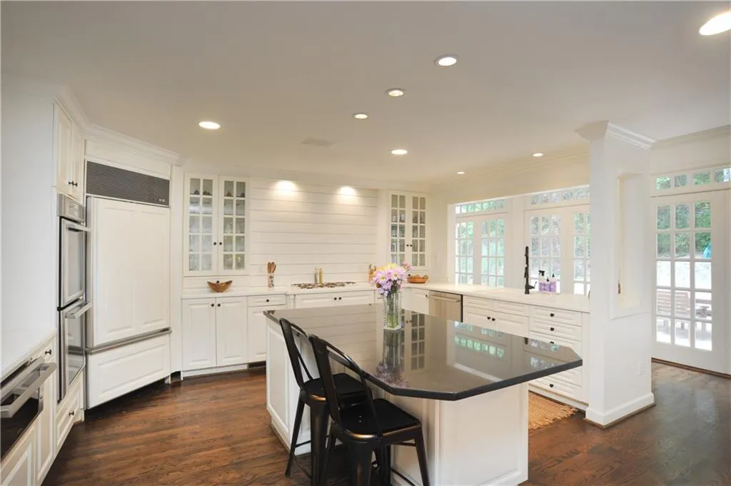 300 Rivoli Circle, Atlanta, Georgia 30342, 4 Bedrooms Bedrooms, ,3 BathroomsBathrooms,Residential,Sold,300 Rivoli Circle,6552493