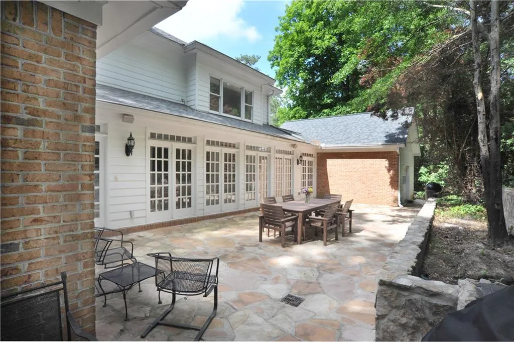 300 Rivoli Circle, Atlanta, Georgia 30342, 4 Bedrooms Bedrooms, ,3 BathroomsBathrooms,Residential,Sold,300 Rivoli Circle,6552493