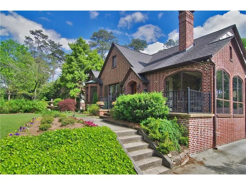 665 E Morningside Drive Ne, Atlanta, Georgia 30324, 4 Bedrooms Bedrooms, ,3 BathroomsBathrooms,Residential,Sold,665 E Morningside Drive Ne,5700708