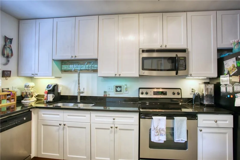 145 N River Drive Unit C, Sandy Springs, Georgia 30350, 2 Bedrooms Bedrooms, ,2 BathroomsBathrooms,Residential,Sold,145 N River Drive Unit C,6876153