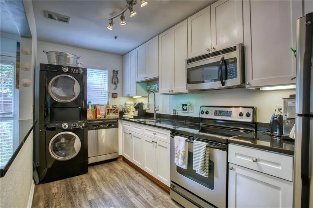 145 N River Drive Unit C, Sandy Springs, Georgia 30350, 2 Bedrooms Bedrooms, ,2 BathroomsBathrooms,Residential,Sold,145 N River Drive Unit C,6876153