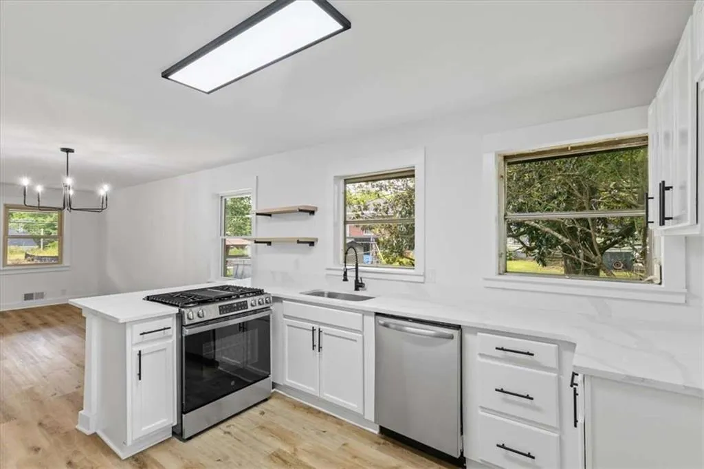 1400 North Avenue Nw, Atlanta, Georgia 30318, 3 Bedrooms Bedrooms, ,2 BathroomsBathrooms,Residential,For Sale,1400 North Avenue Nw,7624719