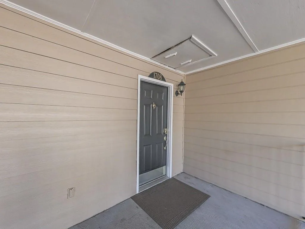 1708 Brighton Point, Atlanta, Georgia 30328, 3 Bedrooms Bedrooms, ,2 BathroomsBathrooms,Residential,For Sale,1708 Brighton Point,7719172