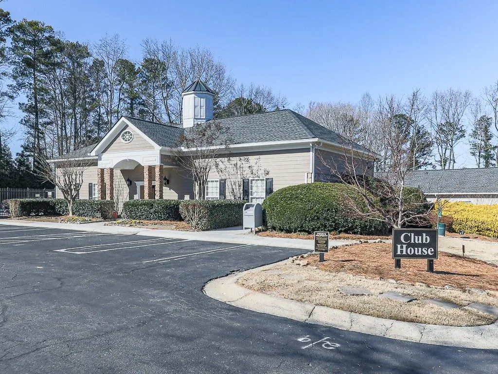 1708 Brighton Point, Atlanta, Georgia 30328, 3 Bedrooms Bedrooms, ,2 BathroomsBathrooms,Residential,For Sale,1708 Brighton Point,7719172
