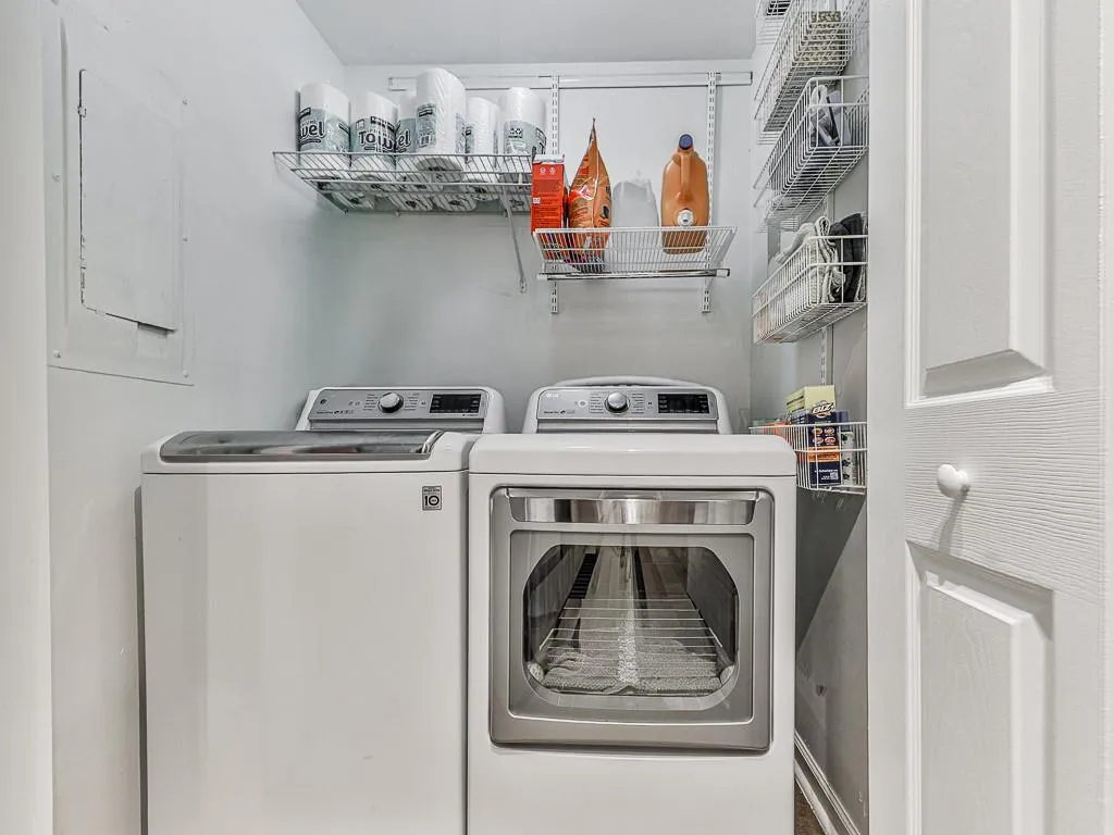 1708 Brighton Point, Atlanta, Georgia 30328, 3 Bedrooms Bedrooms, ,2 BathroomsBathrooms,Residential,For Sale,1708 Brighton Point,7719172