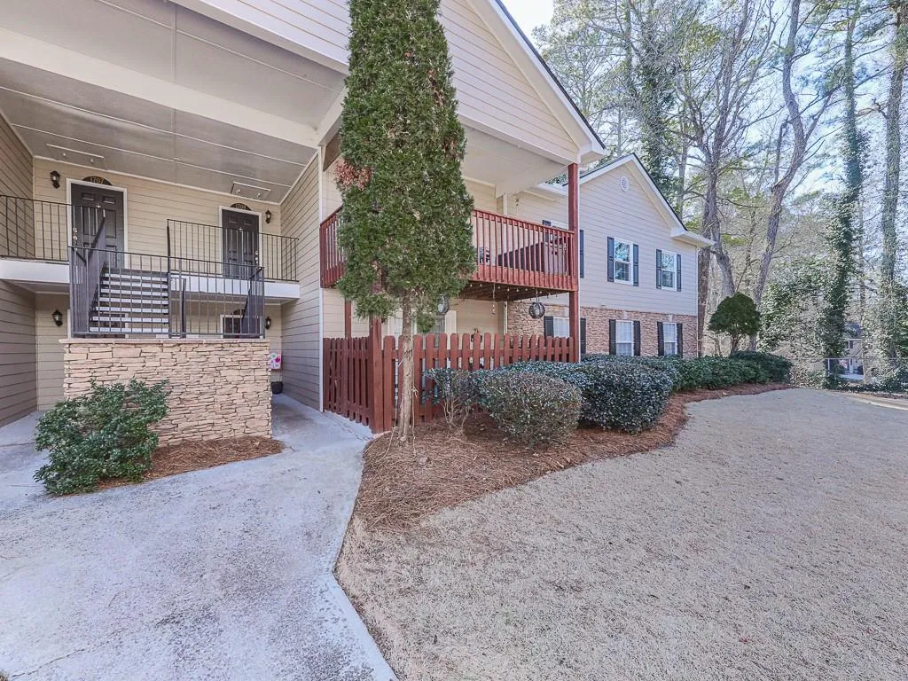 1708 Brighton Point, Atlanta, Georgia 30328, 3 Bedrooms Bedrooms, ,2 BathroomsBathrooms,Residential,For Sale,1708 Brighton Point,7719172