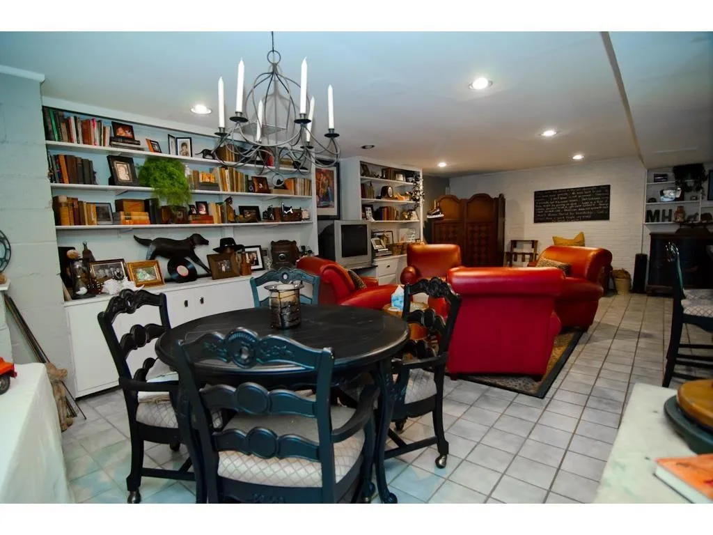 301 Londonberry Road, Atlanta, Georgia 30327, 4 Bedrooms Bedrooms, ,4 BathroomsBathrooms,Residential,Sold,301 Londonberry Road,5646074