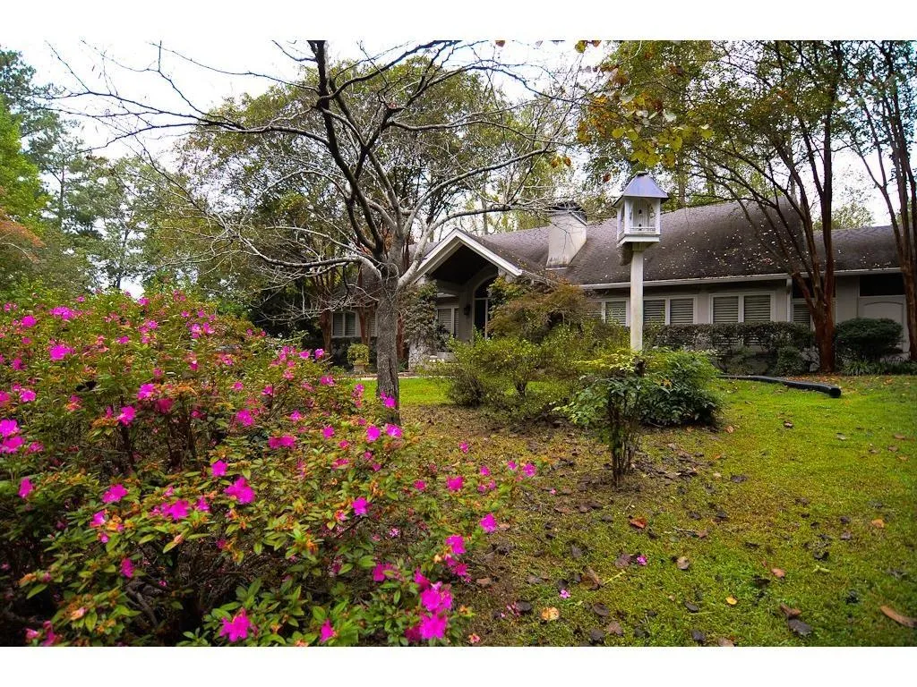 301 Londonberry Road, Atlanta, Georgia 30327, 4 Bedrooms Bedrooms, ,4 BathroomsBathrooms,Residential,Sold,301 Londonberry Road,5646074 301 Londonberry Road, Atlanta, Georgia 30327, 4 Bedrooms Bedrooms, ,4 BathroomsBathrooms,Residential,Sold,301 Londonberry Road,5646074