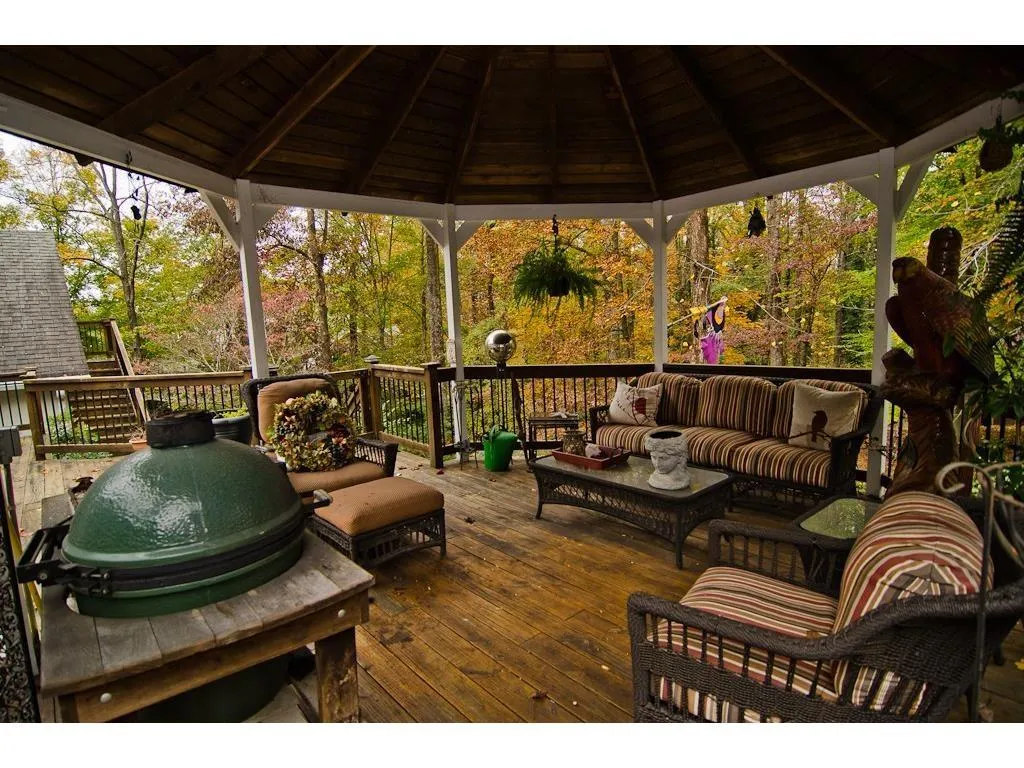 301 Londonberry Road, Atlanta, Georgia 30327, 4 Bedrooms Bedrooms, ,4 BathroomsBathrooms,Residential,Sold,301 Londonberry Road,5646074